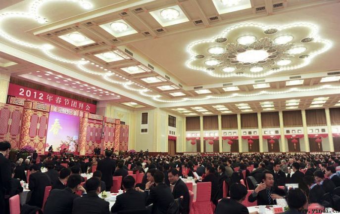中国侨联副主席、集团董事局主席朱奕龙应邀出席中共中央国务院举行的2012年春节团拜会